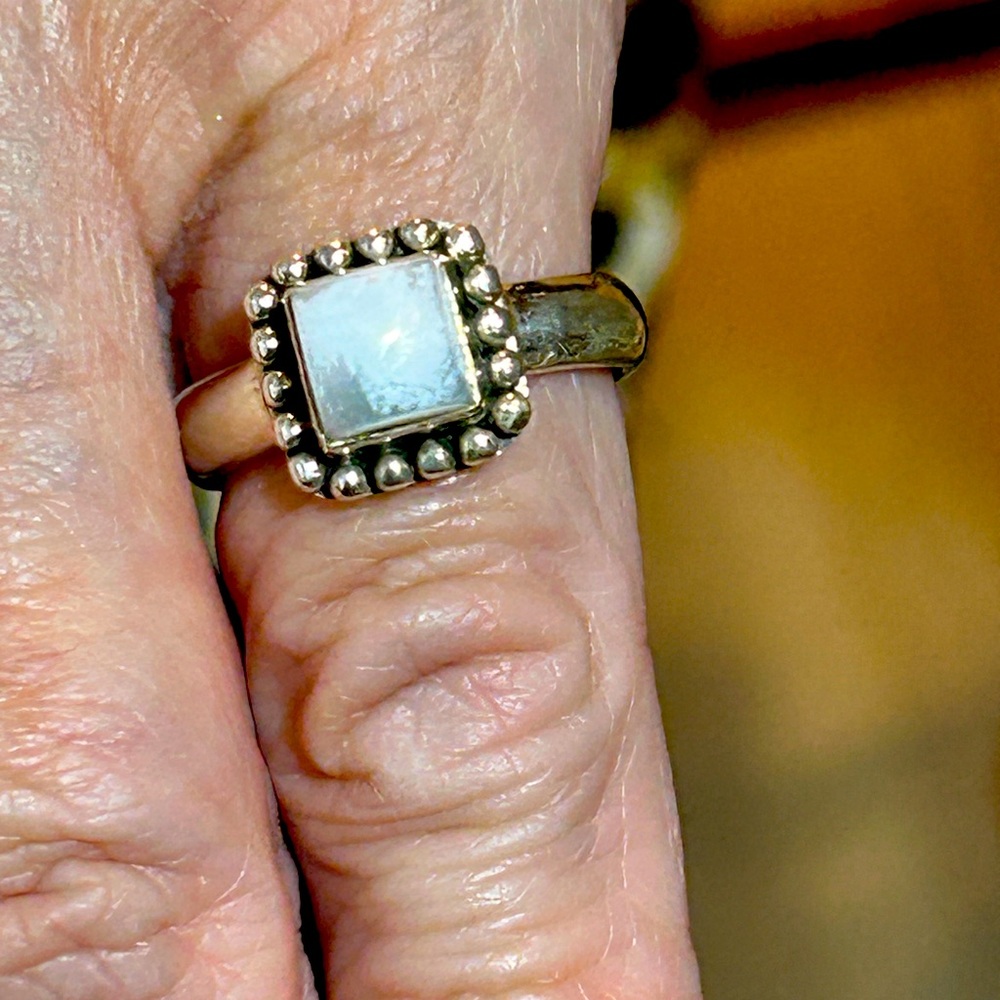 Vintage Silpada Silver Ring with Cushion-Cut Center Stone. Sz7